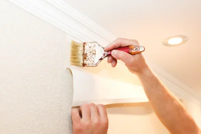 Pose de papier peint au Tronquay — revêtements muraux et toiles de verre